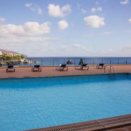Apartment Sunny By The Sea With A Pool