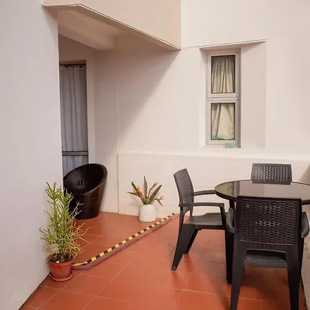 Apartment Sunny By The Sea With A Pool