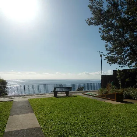 Apartment Sunny By The Sea With A Pool *