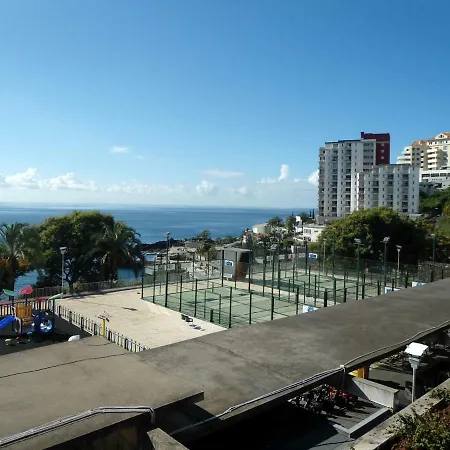 Apartment Sunny By The Sea With A Pool