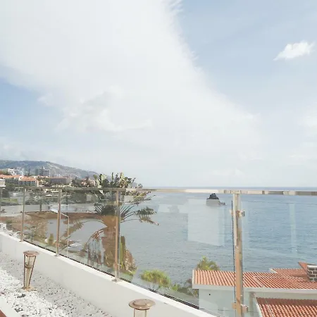 Apartment Sunny By The Sea With A Pool *