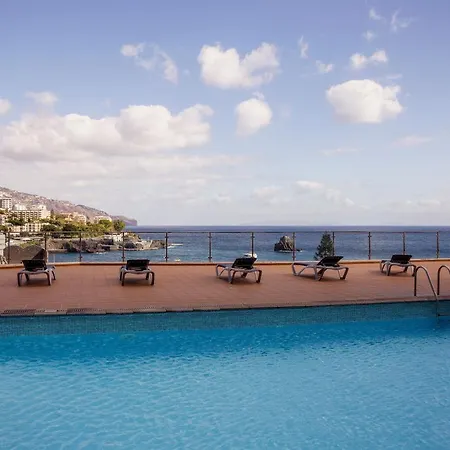 Sunny By The Sea With A Pool Lejlighed
