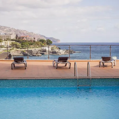 Lejlighed Sunny By The Sea With A Pool