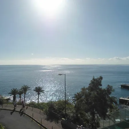 Lejlighed Sunny By The Sea With A Pool