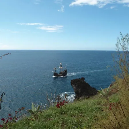 Sunny By The Sea With A Pool * Funchal (Madeira)